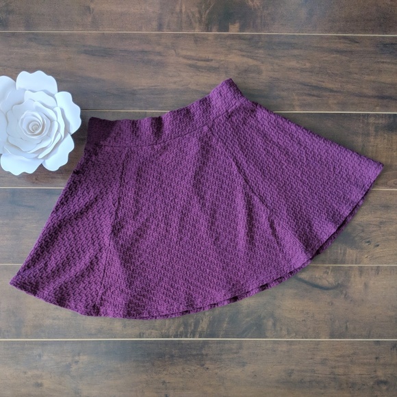 H&M Divided Wine, Jacquard Circle Mini Skirt ๐ท - Picture 2 of 6